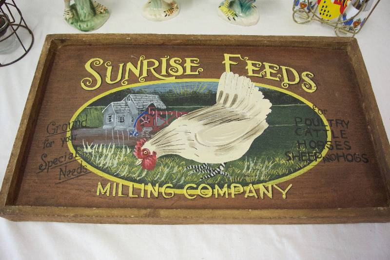 lot 33 image: ChickenRooster Decor