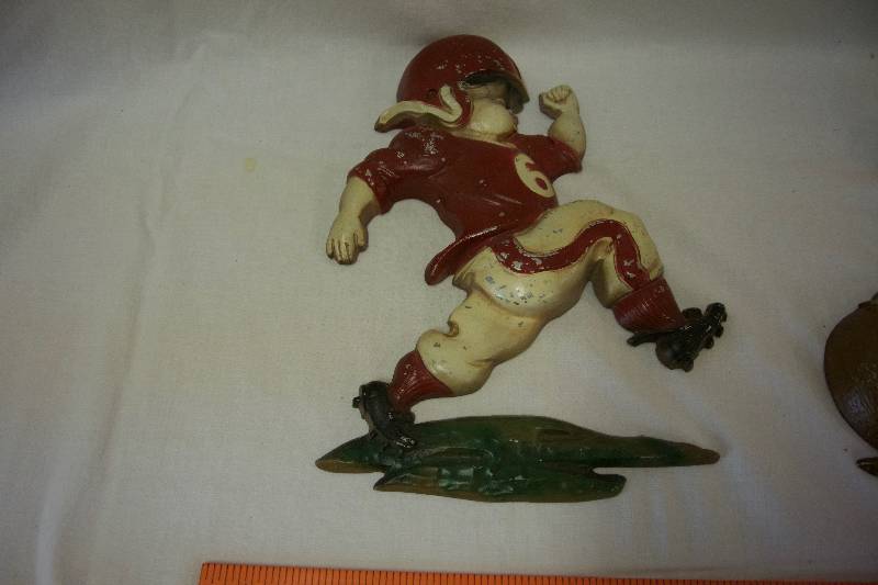 lot 36 image: 1970 Sexton Cast Metal Football Wall Decor Plaque