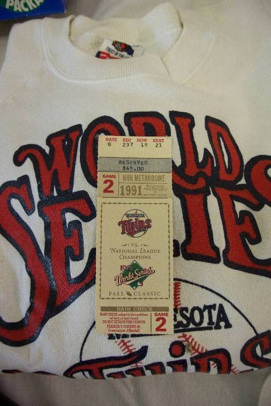lot 37 image: MN Twins Memorabilia