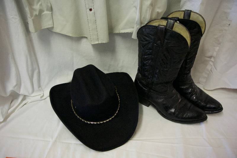 lot 49 image: Western Wear