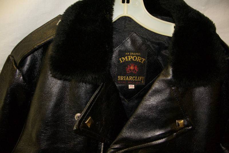 lot 52 image: Briarcliff Mens Faux Leather Jacket (XL)