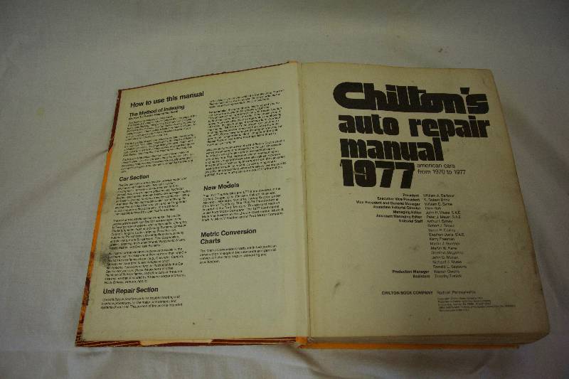 lot 56 image: Chiltons 1970-77 Auto-Repair Guide