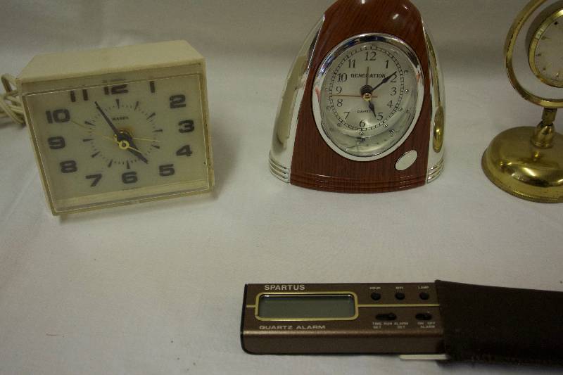 lot 74 image: Table & Wall Clocks