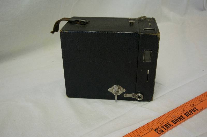 lot 76 image: Antique Camera