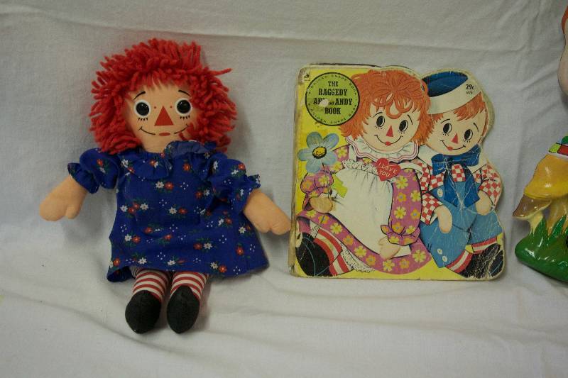 lot 81 image: Vintage Raggedy Ann Collectibles