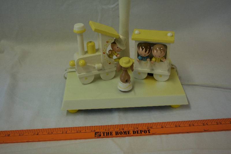lot 86 image: 1984 Wood Lamp, Music Box & Night Light Combo
