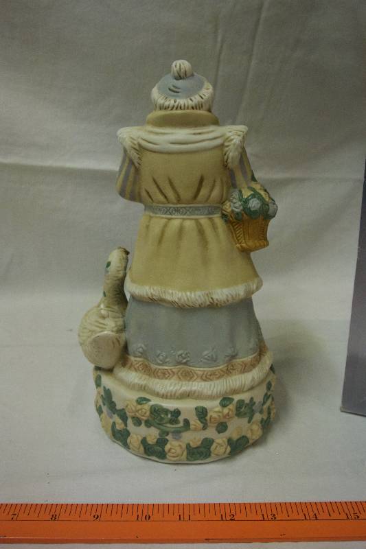 lot 96 image: Victorian Santa Collectible Music Box