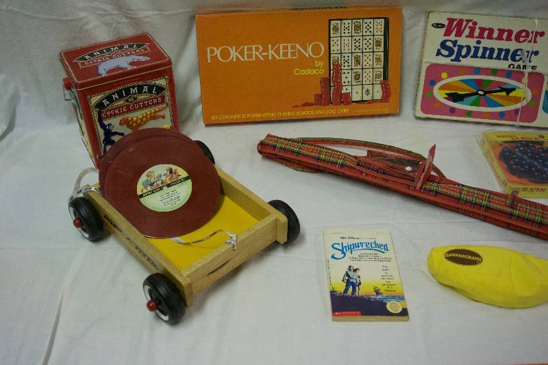 lot 87 image: Vintage Toys