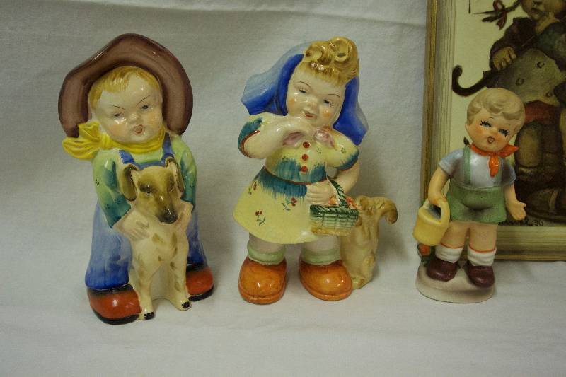 lot 102 image: Hummel Figurines & Japanese Ceramics