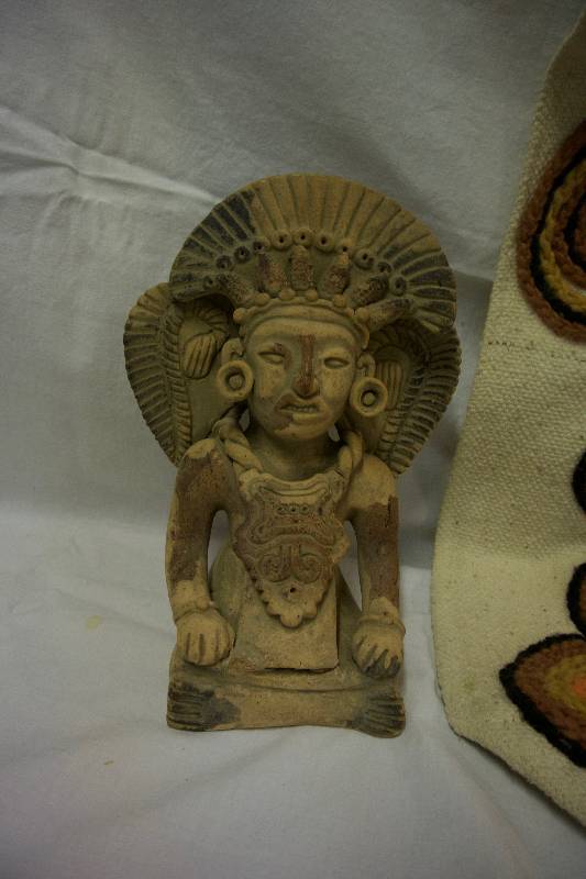 lot 113 image: Latin American Decor