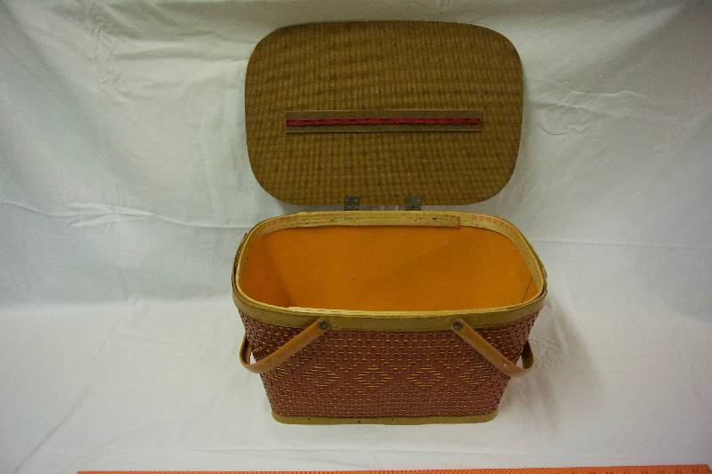 lot 116 image: Vintage WC Redmon Picnic Basket