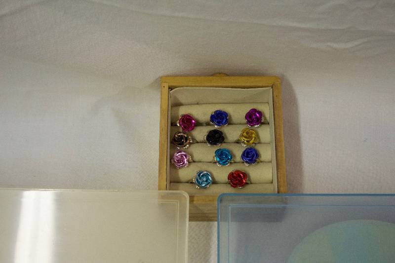 lot 121 image: Vintage Earings (Pierced and Clips)