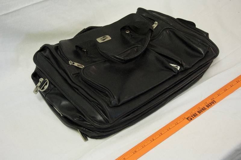 lot 139 image: American Tourister Travel Bag