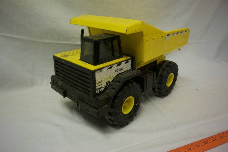 lot 143 image: Metal Tonka-Truck Dump-Truck
