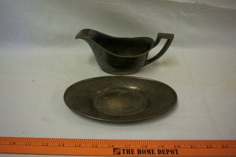 lot 147 image: Sheffield Antique Gravy Boat & Separate Drip Plate