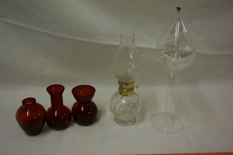 lot 152 image: Small Vases & Oil Lamps
