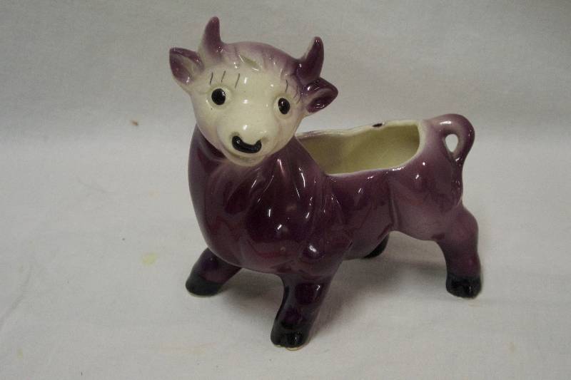 lot 156 image: Vintage Ferdinand & Elsie Bull & Cow