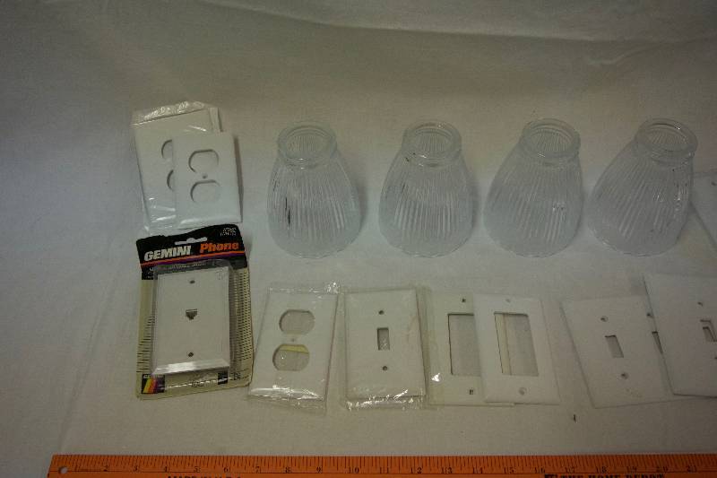 lot 164 image: Plastic Light Cover Plates & Light Globes