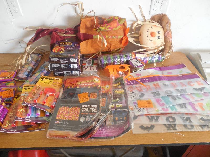 lot 1 image: BIG LOT OF HALLOWEEN DECORATIONS