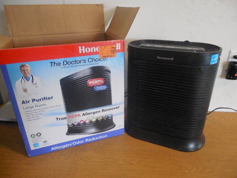 lot 20 image: Honeywell HEPA 310 sq. ft. Allergen Remover