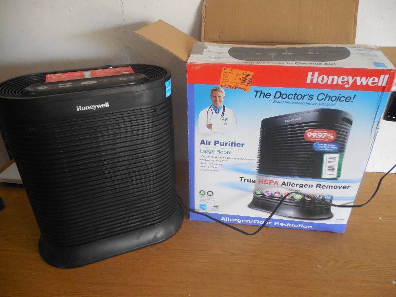 lot 29 image: Honeywell HEPA 310 sq. ft. Allergen Remover