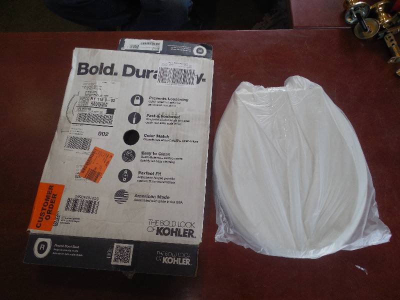 lot 56 image: WHITE  ROUND TOILET SEAT