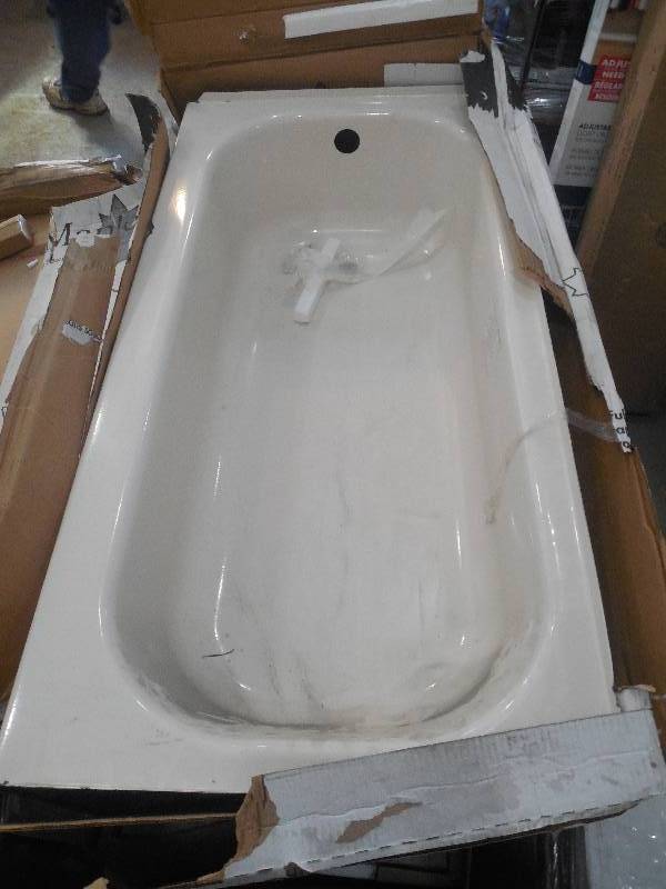 lot 82 image: Mapleleaf 5 ft. Left Drain Raised Outlet Soaking Tub in White