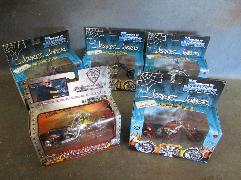 lot 4 image: Die Cast Adult Collectables