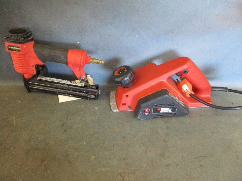 lot 7 image: Electric Planer & Air Nailer