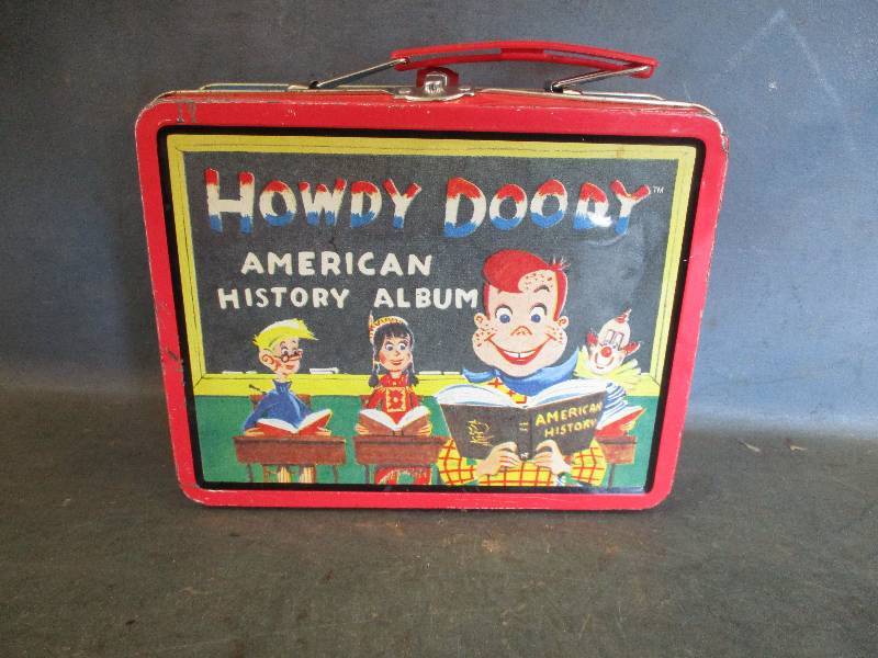 lot 13 image: Howdy Doody Lunch Box