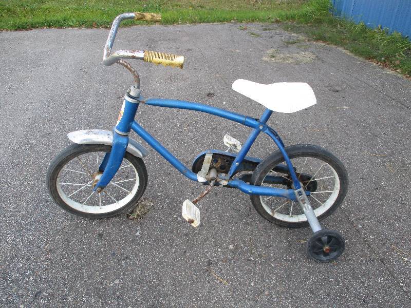 lot 17 image: Hedstrom Bike