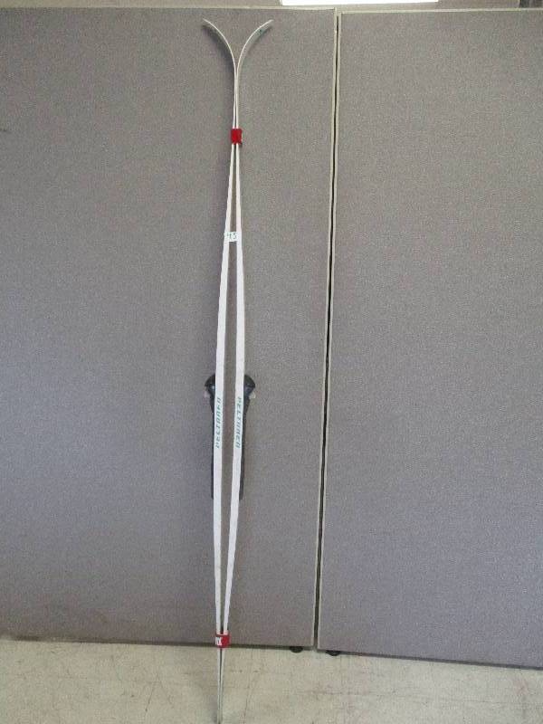 lot 45 image: Skis