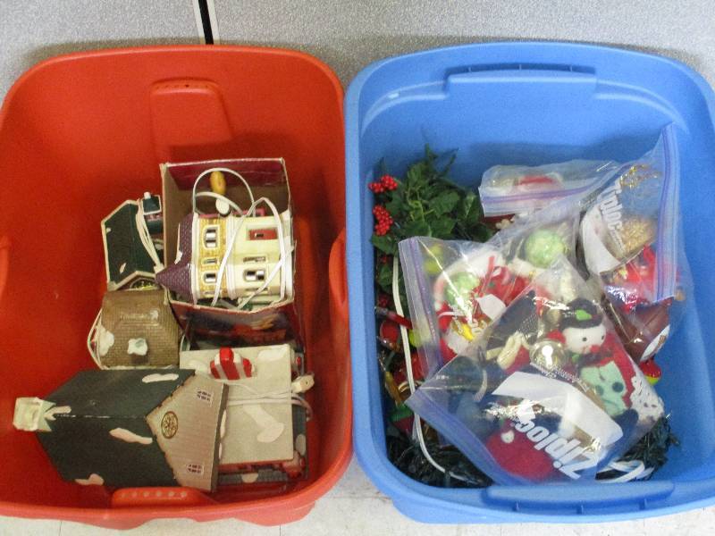 lot 59 image: Christmas Collectables and Decor