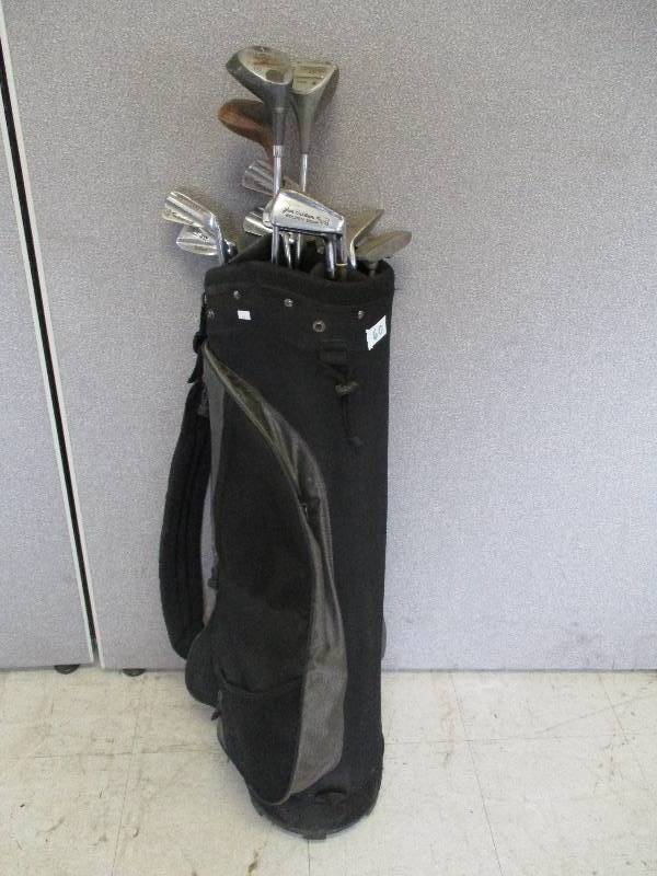 lot 60 image: Golf Clubs and Bag