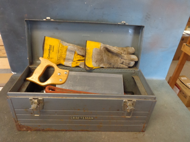 lot 33 image: Craftsman Tool Box With tools