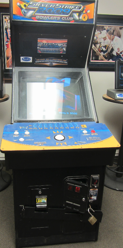 lot 2 image: Silver Strike Bowling Game
