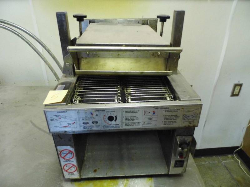 lot 5 image: Merco Savory Toaster
