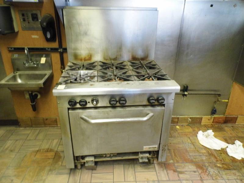 lot 16 image: Saturn Gas Stove