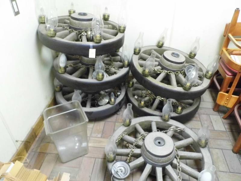lot 19 image: Lot of 6 Wheel Light Fixtures