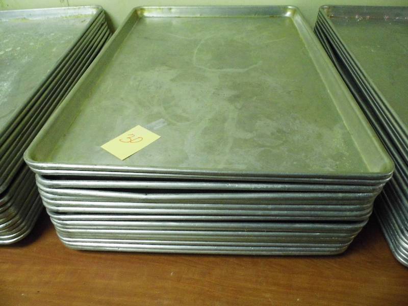 lot 30 image: Lot of 15 Metal Pans
