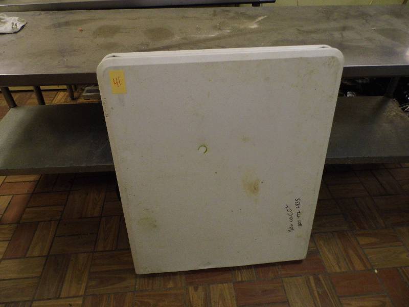 lot 41 image: Folding Table