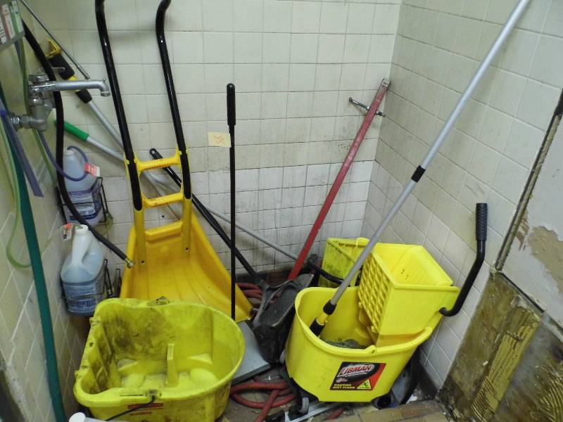 lot 85 image: Mop Buckets - Shovel - Misc