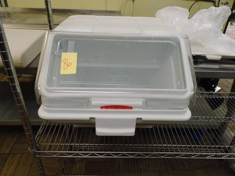 lot 86 image: Rubbermaid Bin