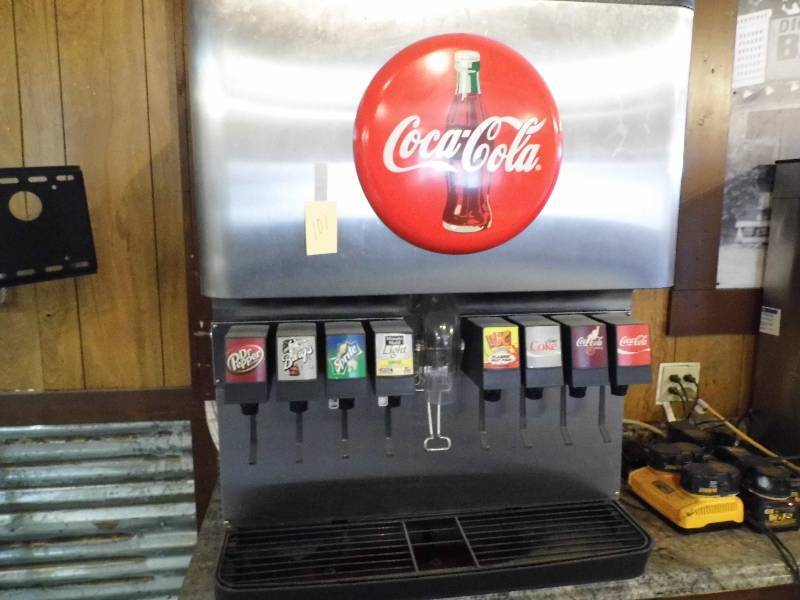 lot 101 image: Coke Machine