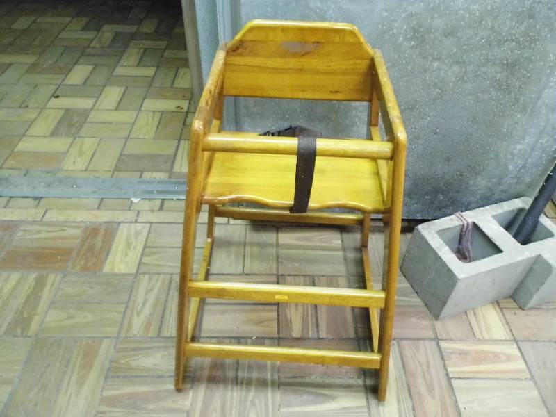 lot 88 image: Childs Booster Chair