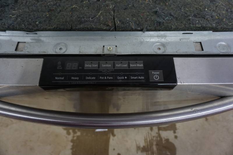 lot 21 image: Samsung Model DMT800RHS Stainless Steel Top Controls Dish Washer