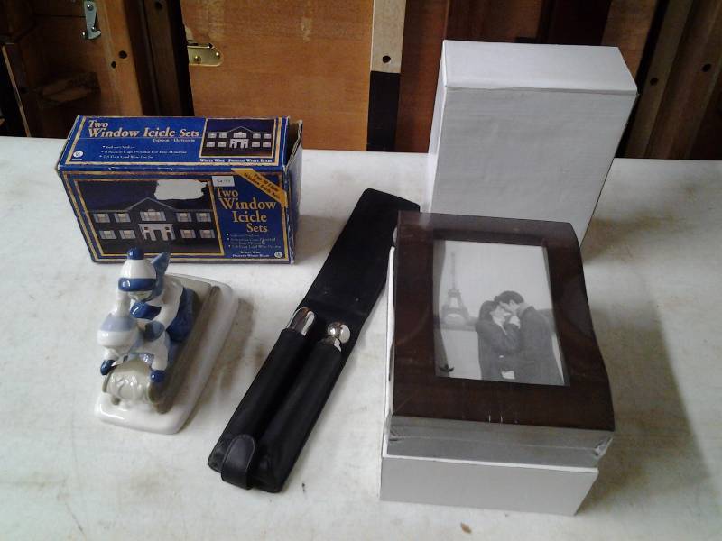 Cigar Flask Holder Set, 2-Picture Boxes, Icicle Lights, Winter Figurine