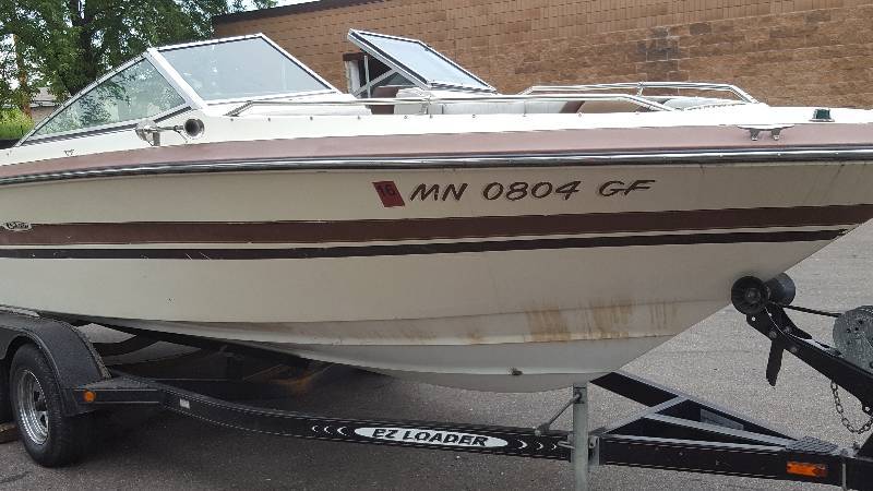 1987 Sea Ray Boats Seville Series 21 BOW RIDER with Tandem Axle