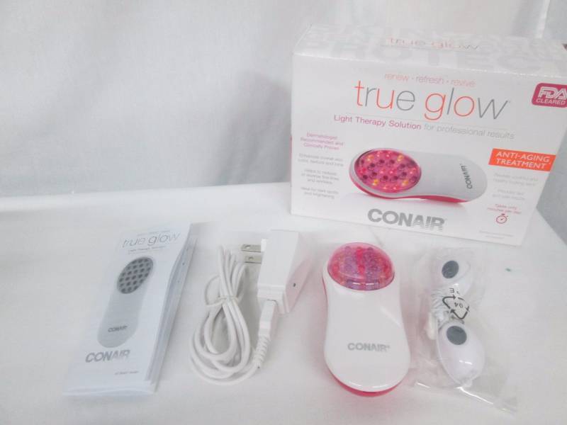 lot 61 image: Conair True Glow Acne Blue Light Therapy System