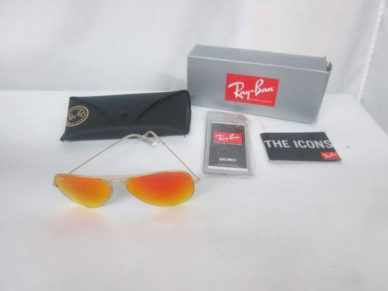 lot 17 image: Ray Bans Aviator Flash Lenses - Gold